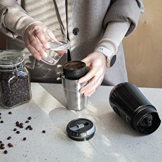 Kahvimylly - sähköinen, jauhinlevyillä, suodattimella ja kupilla – photo 17