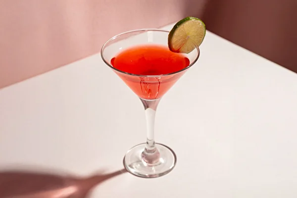 Cosmopolitan - ajaton drinkki kotiversiona