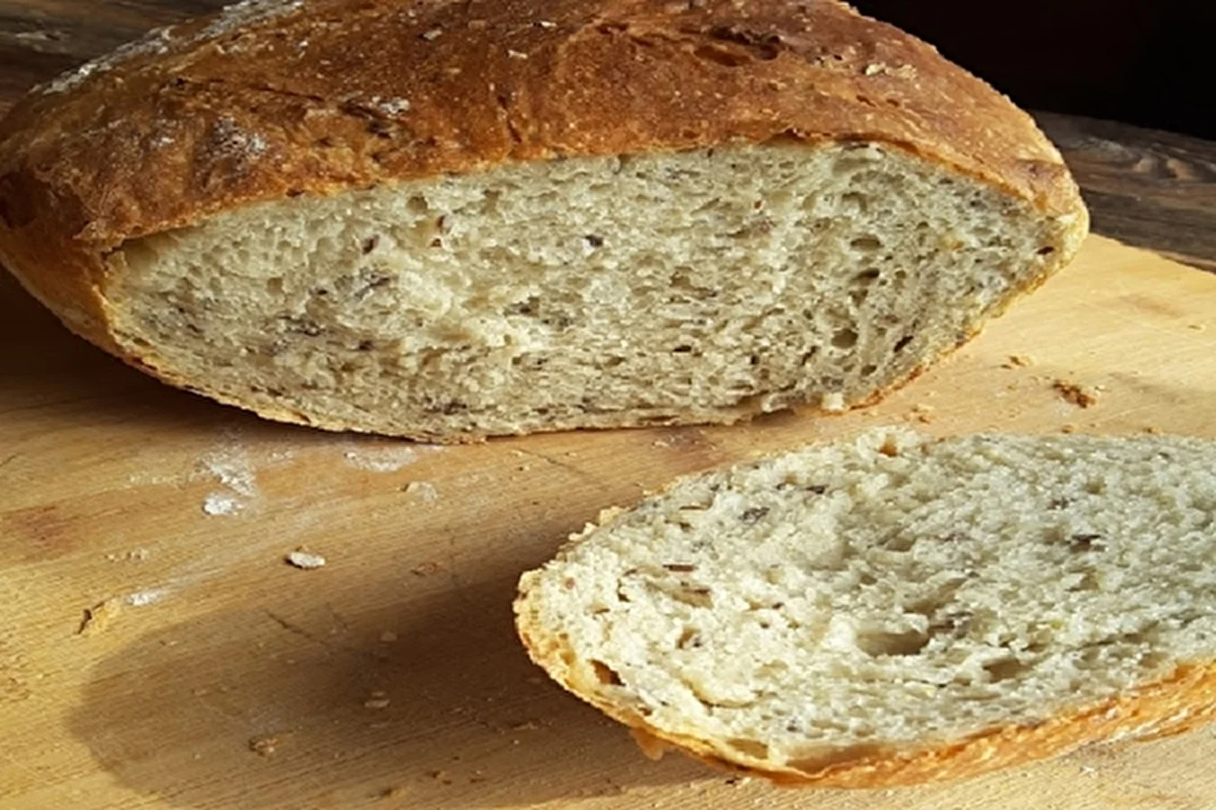 Vehnäleipä hiivalla ja pellavansiemenillä