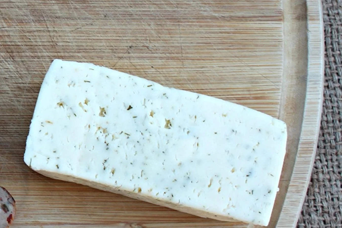 Kotitekoinen Havarti-tyyppinen juusto