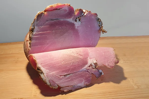 Kotitekoinen paistettu kinkku