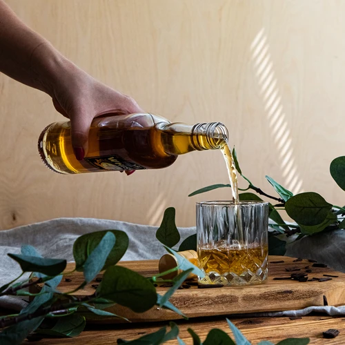 0,5 L pullo kierrekorkilla ja 2-värisellä viskipainatuksella - 4 kpl - 10