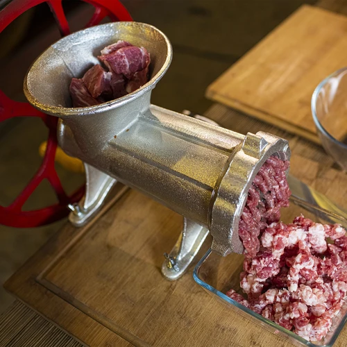 2-in-1 lihamylly ja makkarantäytin #32 - 6