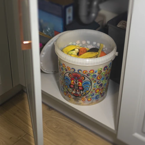 Elintarvikeämpäri GWIOZDA - kannella, 10 L - 8
