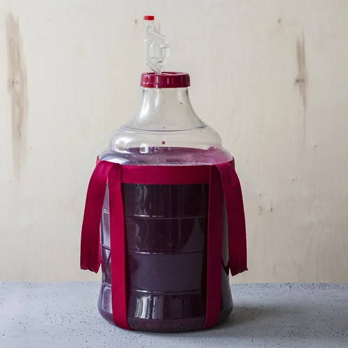 Kevyt, särkymätön viinipallo hihnoilla, 20 L - 16