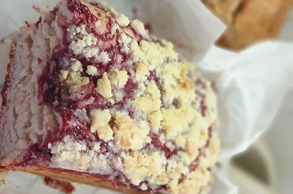 Asiakkaidemme reseptit: Hiivakakku vadelmilla