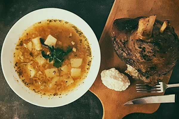 Hernekeitto sianpotkalla