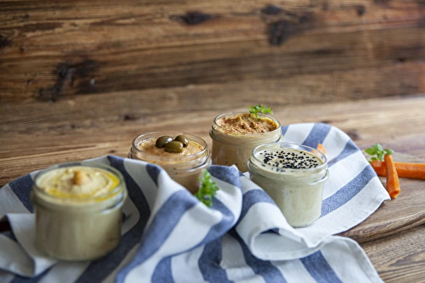 Hummus eri makuvaihtoehdoissa