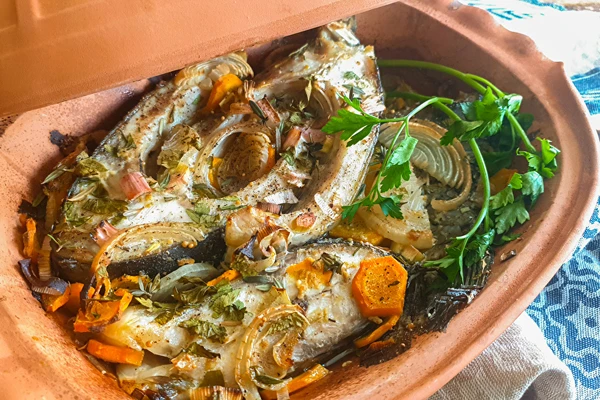 Karppi roomalaisessa savipadassa