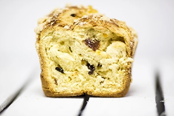 Kotitekoinen hiivakakku muruseoksella