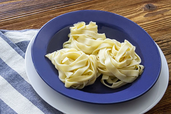 Kotitekoinen tagliatelle-pasta