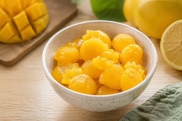 Kotitekoiset mangohedelmäkarkit pektiinillä