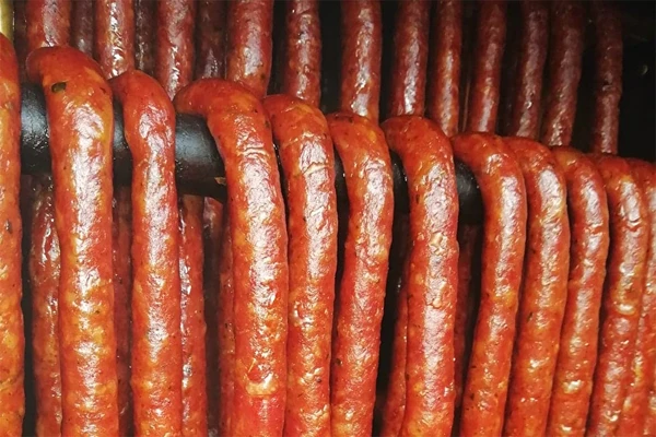 Kotitekoiset porsaan kabanossit