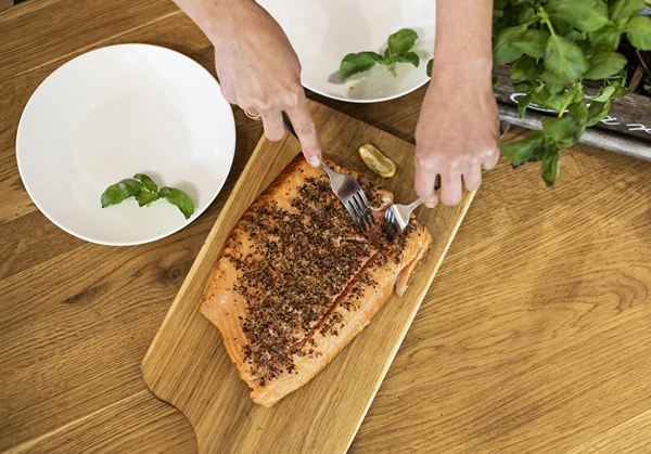 Lämminsavustettu lohi