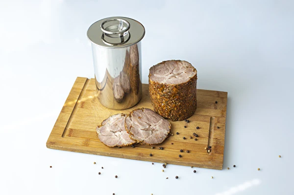 Lihamuotissa kypsennetty porsaan niska