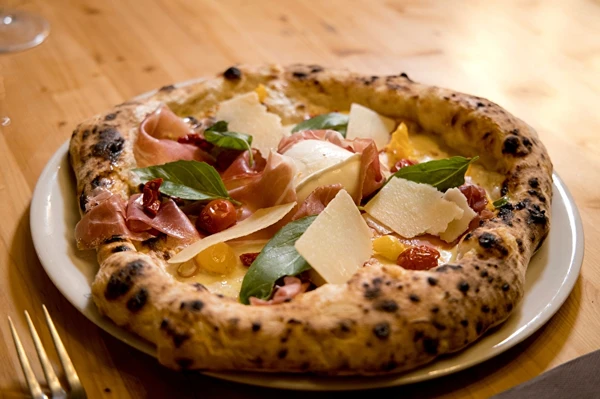 Napolilainen pizza kaasugrillistä