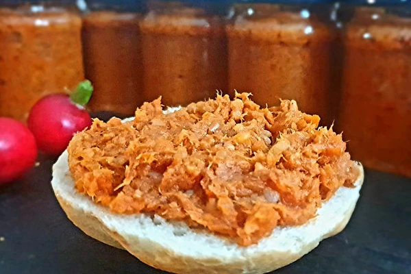 Paprikainen makrillitahna