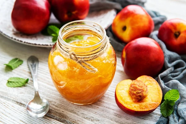 Rosmariininen persikkahillo