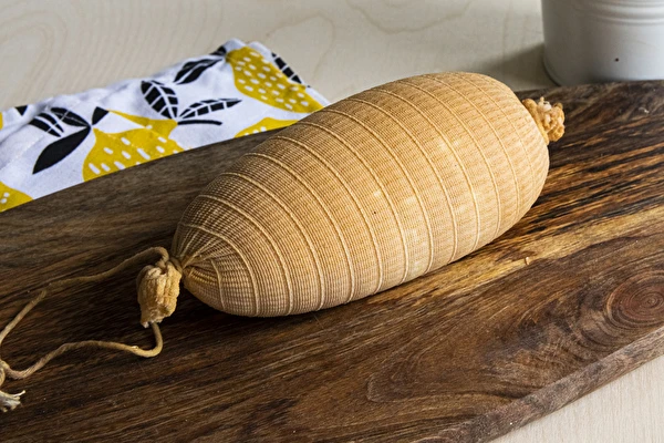 Savustettu juoksutteella valmistettu juusto