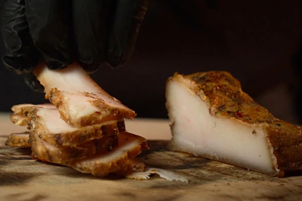 Savustettu silava yrteillä