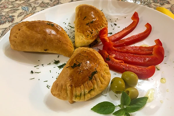 Uunipierogit pinaattitäytteellä