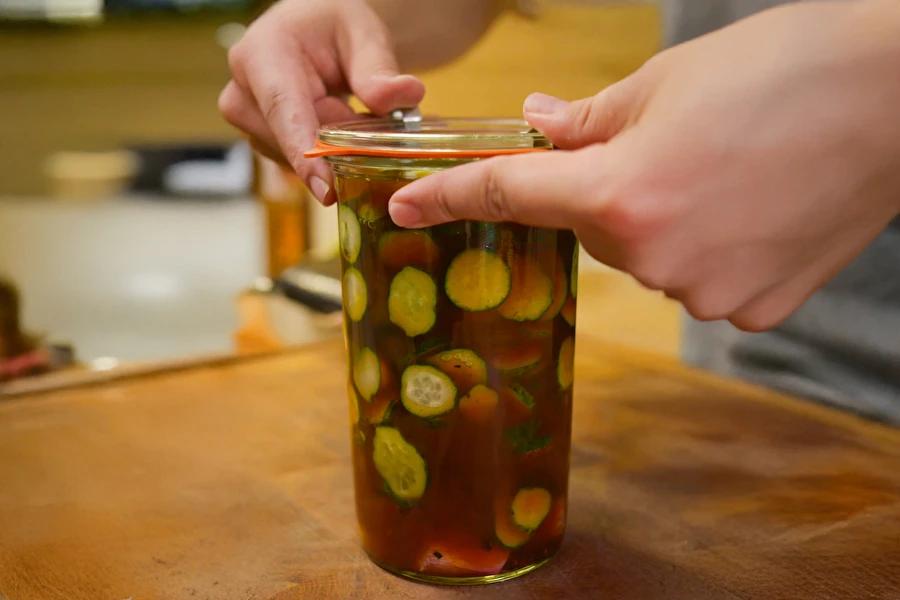 Browin Przepiśnik - BBQ-liemessä marinoidut kurkut