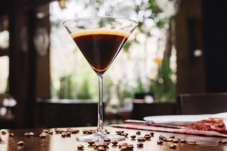Browin Przepiśnik - Espresso Martini - elegantti, kahviarominen drinkki