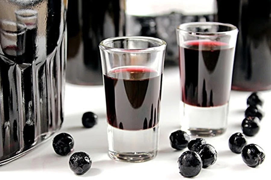 Browin Przepiśnik - Isoisoisä Pędzimirin hedelmälikööri