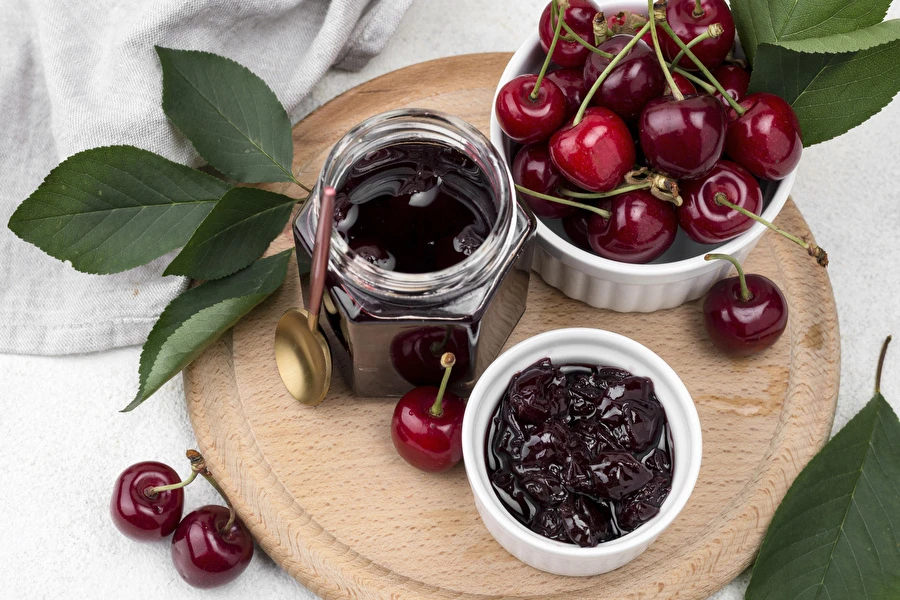 Kotitekoinen hapankirsikkahillo