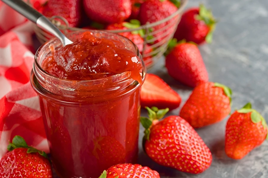 Browin Przepiśnik - Kotitekoinen mansikkahillo alennetulla sokeripitoisuudella