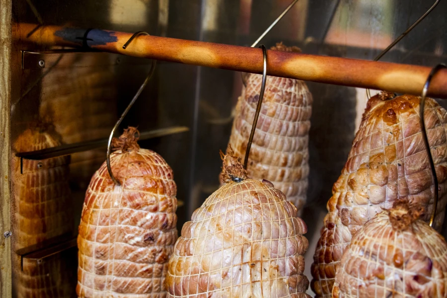 Kotitekoinen savukinkku - savunäytös