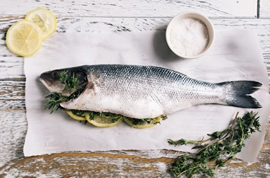 Kotitekoinen savustettu taimen tillisuolaliemessä