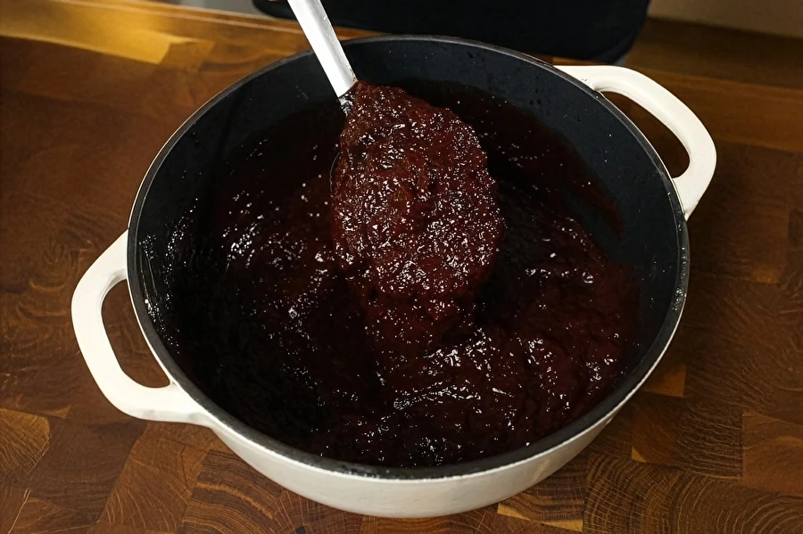 Luumuhillo suklaalla