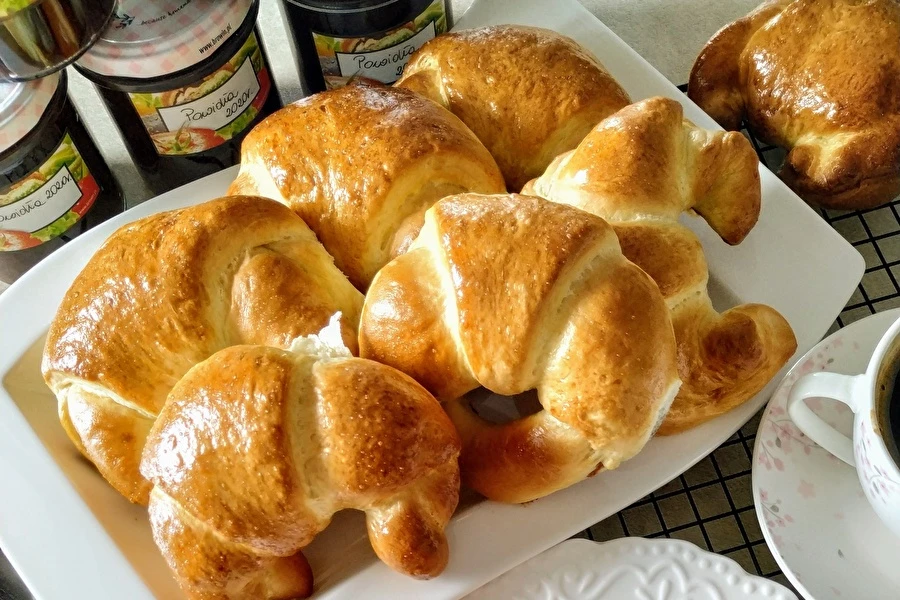 Browin Przepiśnik - Spelttiset hiivataikinasarvet luumuhillolla