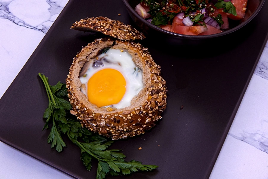 Browin Przepiśnik - Uunissa paistettu kananmuna sämpylässä