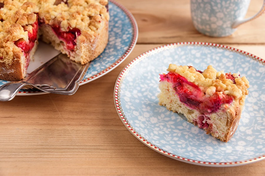 Browin Przepiśnik - Vaivaamaton hiivakakku mansikoilla